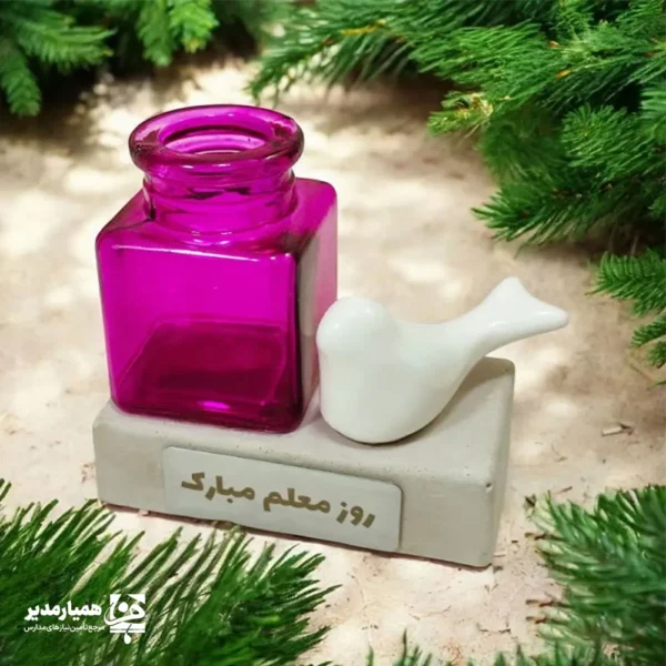 تندیس  گلدان شیشه ای و کبوتر - Image 1