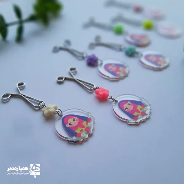 گیره‌ی روسری طرح  دخترِ آسمونی - Image 1