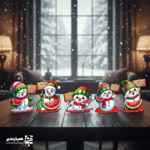 ☃️ استند آدم‌برفی کوچولو یلدایی – لبخند زمستانی کلاس شما! استند فانتزی و سبک آدم‌برفی کوچولو از مجموعه‌ی همیار مدیر 🎁 مخصوص فضا‌سازی سفره‌های یلدایی مدارس و تزئین میز هدایا 🍉✨ با سایز ۸×۱۰ سانتی‌متر و وزن سبک، تزئینی بانمک برای جشن‌های دانش‌آموزی 🎓❄️