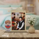 🍉 قاب عکس یلدایی چوبی طرح پسر هندوانه‌ای 🎁 یادگاری خاص از شب چله دانش‌آموزی با طراحی کارتونی و حس گرم یلدا 🌙✨
