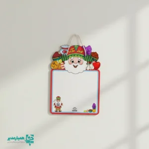 " 🌸✏️ جا قلمی چوبی طرح «عمو نوروز» با طراحی شاد، رنگ‌های زنده و المان‌های زیبای هفت‌سین 🍎🐟🌿، انتخابی جذاب برای نظم‌دهی به لوازم‌تحریر در ایام نوروز است. این جا قلمی از چوب باکیفیت ساخته شده و با ابعاد ۱۱×۸ سانتی‌متر و وزن تقریبی ۵۰ گرم، استحکام مناسبی در کنار ظاهر دوست‌داشتنی دارد. گزینه‌ای عالی برای میز تحریر، کلاس درس و پک‌های نوروزی فرهنگی همیار مدیر 🎁🌞 "