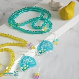 تسبیح صدتایی جمکران 🌙✨ محصولی معنوی و ارزشمند است که به مناسبت فرخنده نیمه شعبان و میلاد حضرت مهدی (عج) 💚 طراحی شده است. این تسبیح از جنس پلکسی ساخته شده و با طراحی الهام‌گرفته از فضای روح‌بخش مسجد مقدس جمکران 🕌، جلوه‌ای زیبا و خاص دارد. این محصول انتخابی مناسب برای ذکر، دعا و هدیه‌های مذهبی بوده و می‌تواند به‌عنوان یکی از اقلام فرهنگی پیشنهادی همیار مدیر در ایام نیمه شعبان، در بسته‌های هدیه سازمانی و مناسبتی مورد استفاده قرار گیرد 🌸.