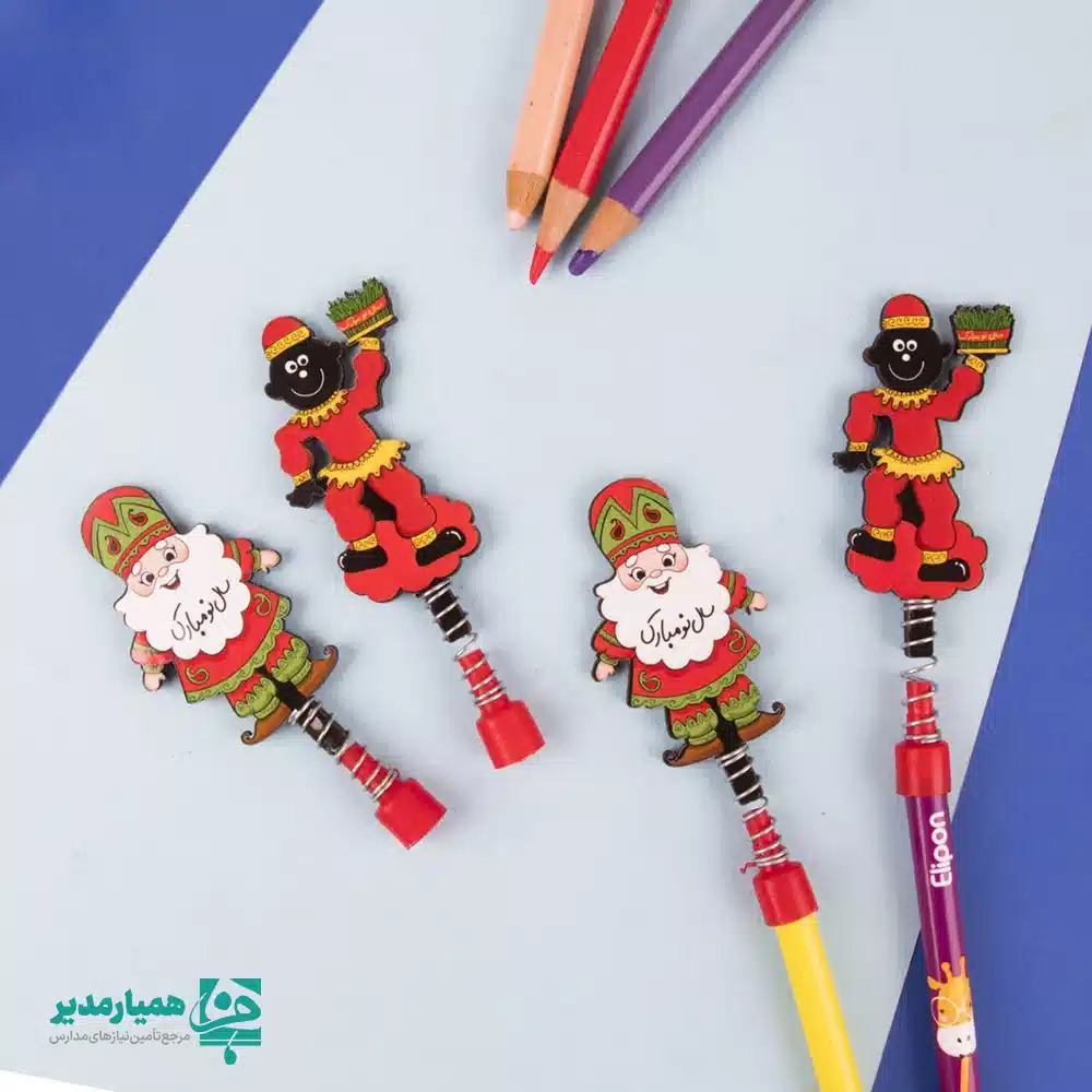 سرمدادی چوبی طرح «عمو نوروز» | شادیِ بهار روی مداد کودکانه 🌸🌞 سرمدادی چوبی طرح عمو نوروز با الهام از شخصیت دوست‌داشتنی و سنتی نوروز 🐣🌷، محصولی شاد، فانتزی و کاملاً مناسب ایام عید است. طراحی رنگارنگ و بانمک این سرمدادی، به‌راحتی توجه کودکان را جلب می‌کند و حس شادابی و طراوت بهار را به وسایل‌تحریر آن‌ها می‌بخشد. این محصول از چوب سبک و باکیفیت ساخته شده و با وزن تقریبی ۶ گرم، هیچ‌گونه سنگینی به مداد یا خودکار اضافه نمی‌کند ✏️✨. ابعاد استاندارد ۶ × ۳ سانتی‌متر باعث می‌شود به‌راحتی روی انواع مداد و مدادرنگی قرار بگیرد و استفاده از آن کاملاً ایمن و آسان باشد. سرمدادی چوبی عمو نوروز 🌸🐟، گزینه‌ای ایده‌آل برای استفاده در پک‌های هدیه نوروزی، جشن‌های مدرسه‌ای، عیدی دانش‌آموزان و برنامه‌های فرهنگی ویژه عید نوروز است و می‌تواند به‌عنوان یک یادگاری کوچک اما ماندگار مورد استفاده قرار گیرد. ویژگی‌های محصول: 🌷 طرح: عمو نوروز با رنگ‌بندی شاد و فانتزی. 🪵 جنس: چوب سبک و بادوام. 📏 ابعاد: ۶ × ۳ سانتی‌متر. ⚖️ وزن: حدود ۶ گرم. 🎁 کاربرد: تزیین مداد، هدیه نوروزی، مناسب کودکان و دانش‌آموزان. اگر به‌دنبال هدیه‌ای اقتصادی، شاد و فرهنگی برای نوروز هستید 🌞🎉، سرمدادی چوبی طرح عمو نوروز انتخابی هوشمندانه است که هم کاربردی است و هم لبخند را مهمان چهره کودکان می‌کند 🍎🐣