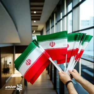 پرچم دستی ایران 🇮🇷 با ابعاد 20 در 30 سانتی‌متر و جنس فلامنت، یکی از جذاب‌ترین محصولات برای جشن دهه فجر  است که به‌طور ویژه برای مدارس، مساجد و مراسم ملی طراحی شده است. 🎉💖 این پرچم با دسته‌های سفید 🌟 و وزن بسیار سبک، مناسب دست گرفتن کودکان و بزرگسالان است و می‌تواند فضای جشن را پرنشاط و رنگارنگ کند. 🎈✨ ویژگی‌های برجسته این پرچم شامل: ابعاد استاندارد 20 در 30 سانتی‌متر، مناسب برای دست گرفتن کودکان و شرکت‌کنندگان. 📏 جنس فلامنت سبک و مقاوم، که استفاده طولانی‌مدت در مراسم را راحت می‌کند. 🌟 دسته‌های سفید رنگ برای هماهنگی با هر محیط و زیبایی بیشتر. 💖 مناسب برای مدارس، مساجد و جشن‌های دهه فجر، ایجاد شور و نشاط ملی. 🎉🇮🇷 این محصول باعث می‌شود جشن دهه فجر  با این پرچم زیبا  🎈💖🇮🇷 برای کودکان و بزرگسالان جذاب‌تر و خاطره‌انگیز شود. 🌟✨