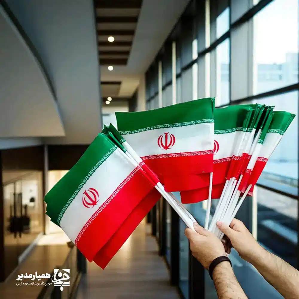 پرچم دستی ایران 🇮🇷 با ابعاد 20 در 30 سانتی‌متر و جنس فلامنت، یکی از جذاب‌ترین محصولات برای جشن دهه فجر  است که به‌طور ویژه برای مدارس، مساجد و مراسم ملی طراحی شده است. 🎉💖 این پرچم با دسته‌های سفید 🌟 و وزن بسیار سبک، مناسب دست گرفتن کودکان و بزرگسالان است و می‌تواند فضای جشن را پرنشاط و رنگارنگ کند. 🎈✨ ویژگی‌های برجسته این پرچم شامل: ابعاد استاندارد 20 در 30 سانتی‌متر، مناسب برای دست گرفتن کودکان و شرکت‌کنندگان. 📏 جنس فلامنت سبک و مقاوم، که استفاده طولانی‌مدت در مراسم را راحت می‌کند. 🌟 دسته‌های سفید رنگ برای هماهنگی با هر محیط و زیبایی بیشتر. 💖 مناسب برای مدارس، مساجد و جشن‌های دهه فجر، ایجاد شور و نشاط ملی. 🎉🇮🇷 این محصول باعث می‌شود جشن دهه فجر  با این پرچم زیبا  🎈💖🇮🇷 برای کودکان و بزرگسالان جذاب‌تر و خاطره‌انگیز شود. 🌟✨