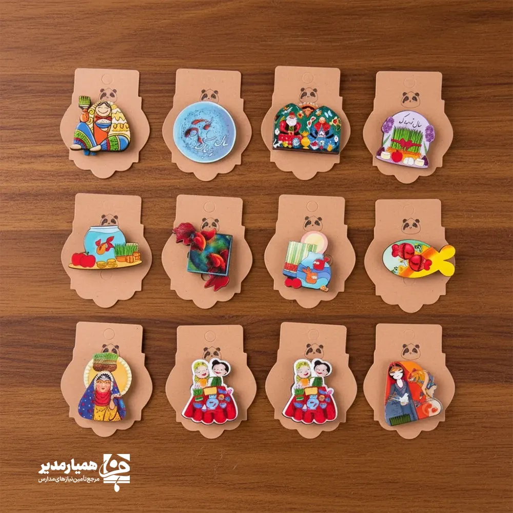 پیکسل چوبی نوروزی | هدیه‌ای کوچک با پیام بزرگ بهار 🌸🌞 پیکسل چوبی طرح نوروز با الهام از آیین‌های کهن ایرانی و نمادهای شاد هفت‌سین 🐟🍎🌿، یک انتخاب متفاوت و فرهنگی برای ایام عید نوروز است. طراحی فانتزی و رنگارنگ این پیکسل‌ها، حس سرزندگی، شادی و نو شدن را به‌خوبی منتقل می‌کند و آن را به یادگاری ماندگار از بهار تبدیل می‌سازد 🌷🐣 این محصول از چوب سبک و مقاوم تولید شده و با وزن حدود ۵ گرم، بسیار سبک و خوش‌فرم است. ابعاد کوچک ۳ × ۳ سانتی‌متر باعث می‌شود پیکسل بدون ایجاد سنگینی، به‌راحتی روی انواع لباس، کیف، کوله‌پشتی یا جامدادی نصب شود 👜✨ پیکسل چوبی نوروزی 🌸🎉 گزینه‌ای ایده‌آل برای استفاده در پک‌های هدیه نوروزی، جشن‌های مدرسه‌ای، برنامه‌های مناسبتی، نمایشگاه‌های فرهنگی و عیدی دانش‌آموزان است. این محصول به‌ویژه در فعالیت‌های فرهنگی و آموزشی مجموعه همیار مدیر، می‌تواند به‌عنوان یک گیفت خلاقانه، کم‌هزینه و تأثیرگذار مورد استفاده قرار گیرد 🌞📚 ویژگی‌های محصول: 🌷 طرح: نوروزی با رنگ های شاد و سنتی ایرانی 🪵 جنس: چوب طبیعی سبک و بادوام 📏 ابعاد: ۳ × ۳ سانتی‌متر ⚖️ وزن: حدود ۵ گرم 🎁 کاربرد: هدیه نوروزی، گیفت فرهنگی، مناسب کودکان و نوجوانان اگر به‌دنبال یک محصول کوچک، نمادین و پرمفهوم برای نوروز هستید 🍎🐟، پیکسل چوبی نوروزی انتخابی هوشمندانه است که هم زیبایی بصری دارد و هم پیام فرهنگ و شادی بهار را در فعالیت‌های همیار مدیر به‌خوبی منتقل می‌کند 🌸✨
