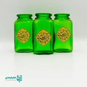 گلدان کتابی شیشه‌ای طرح امام حسین و حضرت عباس | هدیه‌ای الهی و ماندگار 🌿 در این اعیاد مبارک شعبانیه (ع)، پیوندی از ایمان،عشق و وفاداری است. گلدان شیشه‌ای طرح «امام حسین و حضرت عباس » با طراحی ظریف و چشم‌نواز، یادبودی ارزشمند برای بزرگداشت این اعیاد مبارک به شمار می‌آید. این گلدان با جنس شیشه‌ای، ابعاد 9.5*4.5 سانتی‌متر و وزن سبک حدود ۱2 گرم، این یکی از بهترین گزینه برای strong>هدایای مناسبتی مدارس ،مساجئ و مراسم های فرهنگی است 🎁 مناسب برای: ✅ تقدیر از جانبازان،پاسداران و یاد بودی برای این اعیاد مبارک ✅ هدیه فرهنگی اعیاد مبارک در مدارس ✅ یادبود معنوی دانش‌آموزی پیشنهادی خاص و ارزشمند از همیار مدیر برای مدیران و مراکز آموزشی که به معنا، اصالت و ماندگاری هدیه اهمیت می‌دهند.