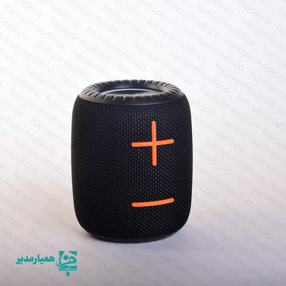 معرفی کامل اسپیکر بلوتوثی Awei Y526 🔥🔊 اگر به دنیای تکنولوژی علاقه‌مند باشید، بدون شک نام Awei برای شما آشناست. این برند معتبر با دریافت جوایز متعدد در زمینه طراحی، کیفیت ساخت و ارائه محصولاتی با استانداردهای جهانی مانند ISO9001، جایگاه ویژه‌ای در بازار الکترونیک پیدا کرده است. اسپیکر بلوتوثی Awei Y526 یکی از محصولات محبوب این برند بوده که با بدنه‌ای مقاوم از جنس پلاستیک مرغوب و ابعاد مناسب 9.5×9.5×12.3 cm طراحی شده است. این اسپیکر از یک باتری 1200 میلی‌آمپری بهره می‌برد که تنها در 3 ساعت شارژ شده و تا 6 ساعت برای پخش موسیقی یا مکالمه همراه شما خواهد بود. 🔋🎶 وجود نورپردازی جذاب RGB در قسمت بالا و پایین دستگاه، علاوه‌بر کیفیت صدای مطلوب، جلوه‌ای خاص به آن داده است. همچنین، پشتیبانی از حالت‌های مختلف اتصال مانند Bluetooth / USB / TF Card امکان استفاده آسان در هر شرایطی را فراهم می‌کند. این اسپیکر با توان خروجی 6W و مقاومت رطوبتی IPX4 گزینه‌ای ایده‌آل برای استفاده در فضای باز، طبیعت و سفرهاست. وجود یک گیره حمل نیز جابجایی آن را بسیار راحت کرده است. 🎒🌿