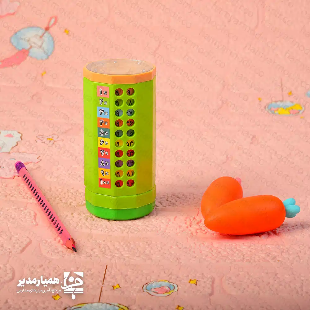 🌀 تراش جدول‌ضرب چرخشی | کاربردی، آموزشی و مناسب هدیه تراش جدول‌ضرب چرخشی یک ابزار فانتزی و بسیار کاربردی برای دانش‌آموزان است که علاوه بر تراشیدن مداد، به آن‌ها کمک می‌کند جدول‌ضرب را نیز به‌صورت بازی‌وار یاد بگیرند. طراحی چرخشی این محصول باعث می‌شود کودک با هر بار چرخاندن، یکی از جواب‌های جدول‌ضرب را مشاهده کند 🔢✨. 📌 ویژگی‌های محصول: 📏 ابعاد: ۱۵ × ۱۵ سانتی‌متر ⚖️ وزن: ۴۵ گرم (سبک و قابل حمل) 🧱 جنس: پلاستیک مقاوم باکیفیت 🌀 دارای مکانیسم چرخشی برای نمایش جدول‌ضرب ✏️ دارای مخزن تراش مناسب استفاده روزانه 🎁 این تراش جذاب یک گزینه عالی برای هدایای دانش‌آموزی، جشن فارغ‌التحصیلی، بازگشایی مدارس و روز دانش‌آموز است و هم جنبه آموزشی دارد و هم کاملاً کاربردی است. ✨ معلمان و والدین می‌توانند از این محصول برای تقویت یادگیری جدول‌ضرب به‌صورت سرگرم‌کننده استفاده کنند. همچنین به دلیل ظاهر رنگارنگ و کودک‌پسند، به‌خوبی در پک هدایا جای می‌گیرد.