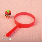 🔍 ذره‌بین دانش‌آموزی | ابزار کشف و آزمایش برای کودکان ذره‌بین دانش‌آموزی یک ابزار جذاب و آموزشی است که به کودکان کمک می‌کند با دقت بیشتری به دنیای اطراف خود نگاه کنند و جزئیات را کشف کنند. این وسیله‌ی ساده اما کاربردی، بهترین همراه برای فعالیت‌های علمی، آزمایشگاهی و بازی‌های آموزشی است 🧪🌿. 📌 ویژگی‌های محصول: 📏 ابعاد حدودی: ۱۳ × ۹.۸ × ۴ سانتی‌متر ⚖️ وزن: حدود ۲۵ گرم (سبک و قابل‌حمل برای کودکان) 🧱 جنس: پلاستیک مقاوم، مناسب استفاده در محیط مدرسه و خانه 👦👧 ایده‌آل برای فعالیت‌های علمی، تحقیقاتی و پروژه‌های درسی 🎉 این ذره‌بین انتخابی عالی برای هدایای دانش‌آموزی، جشن فارغ‌التحصیلی، روز دانش‌آموز، بازگشایی مدارس و همچنین تجهیز آزمایشگاه مدارس است. معلمان و مربیان می‌توانند از این ذره‌بین به‌عنوان یکی از ملزومات آموزشی در کلاس علوم استفاده کنند تا دانش‌آموزان با مشاهده دقیق گیاهان، حشرات، بافت‌ها و اجسام کوچک، تجربه‌ای واقعی از علم و کشف به‌دست آورند 🔍📚.