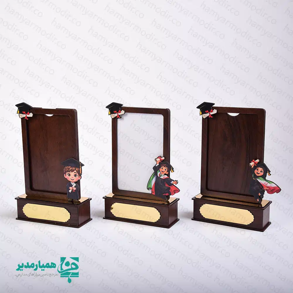 قاب عکس چوبی فارغ التحصیلی پایه دار پسر2 قاب عکس چوبی فارغ التحصیلی پایه دار - Image 1