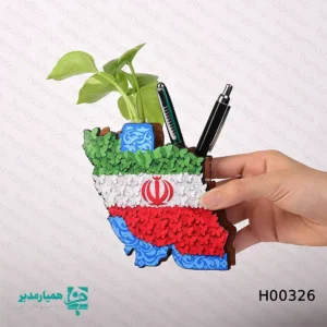 🌹 جاقلمی گلدار طرح ایران – ترکیبی از زیبایی ملی و حس زندگی 🌹 این جاقلمی زیبا و منحصر به فرد با الهام از شکوه و زیبایی سرزمین ایران طراحی شده است. طرح پرچم سه‌رنگ ایران 🇮🇷 در کنار گل‌های زیبا، نشان‌دهنده عشق به وطن و حس سرزندگی است که به فضای کاری یا تحصیلی شما طراوت خاصی می‌بخشد. ساخته شده از جنس چوب و شیشه‌ای، این جاقلمی سبک وزن (۴۰ گرم) با ابعاد مناسب 7.5×12 سانتی‌متر، نه تنها یک ابزار کاربردی است بلکه یک قطعه هنری با معنای ویژه محسوب می‌شود. وجود لوله شیشه‌ای کوچک در داخل جاقلمی، امکان قرار دادن یک شاخه گل طبیعی یا مصنوعی را فراهم کرده تا فضای میز شما را زندگی و زیبایی بدهد. این جاقلمی انتخابی مناسب برای دهه فجر، بازگشایی مدارس و هدیه‌های مناسبتی روز دانش‌آموز است. انتخاب شما برای جاقلمی گلدار طرح ایران، هم یک ابزار کارآمد و هم نشانی از احترام به فرهنگ و سرزمین‌مان است. این محصول بدون گل ارسال می‌شود، اما فرصتی برای شماست تا حس زندگی را به سبک خودتان خلق کنید. 🌱✨