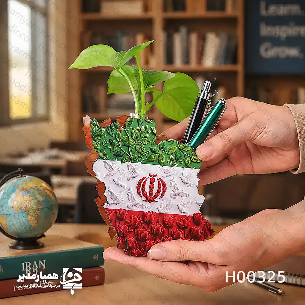 🌹 جاقلمی گلدار طرح ایران – ترکیبی از زیبایی ملی و حس زندگی 🌹 این جاقلمی زیبا و منحصر به فرد با الهام از شکوه و زیبایی سرزمین ایران طراحی شده است. طرح پرچم سه‌رنگ ایران 🇮🇷 در کنار گل‌های زیبا، نشان‌دهنده عشق به وطن و حس سرزندگی است که به فضای کاری یا تحصیلی شما طراوت خاصی می‌بخشد. ساخته شده از جنس چوب و شیشه‌ای، این جاقلمی سبک وزن (۴۰ گرم) با ابعاد مناسب 7.5×12 سانتی‌متر، نه تنها یک ابزار کاربردی است بلکه یک قطعه هنری با معنای ویژه محسوب می‌شود. وجود لوله شیشه‌ای کوچک در داخل جاقلمی، امکان قرار دادن یک شاخه گل طبیعی یا مصنوعی را فراهم کرده تا فضای میز شما را زندگی و زیبایی بدهد. این جاقلمی انتخابی مناسب برای دهه فجر، بازگشایی مدارس و هدیه‌های مناسبتی روز دانش‌آموز است. انتخاب شما برای جاقلمی گلدار طرح ایران، هم یک ابزار کارآمد و هم نشانی از احترام به فرهنگ و سرزمین‌مان است. این محصول بدون گل ارسال می‌شود، اما فرصتی برای شماست تا حس زندگی را به سبک خودتان خلق کنید. 🌱✨