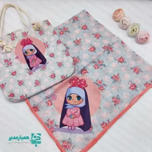 "توضیحات نظرات 💖 ست روسری و کیف دخترانه ؛ هدیه‌ای خاص و معنوی ما در همیار مدیر، ست روسری و کیف دخترانه را برای دختران دلبند شما تولید کردیم. این مجموعه زیبا با طراحی هماهنگ و رنگ‌بندی شاد، روحیه لطیف دختران مقطع ابتدایی را هدف قرار می‌دهد. ویژگی‌های متمایز ست روسری و کیف طراحان ما این محصول را با دقت فراوان برای استفاده در مجالس و جشن تکلیف آماده کردند. در ادامه با مزایای اصلی این ست آشنا می‌شوید: طراحی هماهنگ: ست بودن روسری و کیف، ظاهری آراسته و زیبا به کودک می‌بخشد. ابعاد استاندارد: ما روسری را با ابعاد ۹۰ سانتی‌متر و کیف را با ابعاد ۲۶×۲۷ سانتی‌متر طراحی کردیم تا با جثه دختران ابتدایی متناسب باشد. جنس باکیفیت: استفاده از پارچه مرغوب، ماندگاری بالای محصول را در استفاده روزمره تضمین می‌کند. چرا این ست هدیه‌ای ماندگار است؟ این محصول تنها یک ست لباس نیست؛ ما آن را به عنوان یک «هدیه فرهنگی» برای خاطره‌سازی در دوران کودکی خلق کردیم. اگر به دنبال هدیه‌ای باکیفیت برای مناسبت‌های زیر هستید، این ست بهترین انتخاب است: جشن تکلیف روز دختر مناسبت‌های مذهبی و ملی با هدیه دادن این ست زیبا، دختران، حس اعتمادبه‌نفس و آراستگی را با لذتی دوچندان تجربه می‌کنند. این هدیه در جشن‌ها خوش می‌درخشد و در استفاده روزمره، همراهی صمیمی برای آن‌ها باقی می‌ماند."