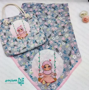 "توضیحات نظرات 💖 ست روسری و کیف دخترانه ؛ هدیه‌ای خاص و معنوی ما در همیار مدیر، ست روسری و کیف دخترانه را برای دختران دلبند شما تولید کردیم. این مجموعه زیبا با طراحی هماهنگ و رنگ‌بندی شاد، روحیه لطیف دختران مقطع ابتدایی را هدف قرار می‌دهد. ویژگی‌های متمایز ست روسری و کیف طراحان ما این محصول را با دقت فراوان برای استفاده در مجالس و جشن تکلیف آماده کردند. در ادامه با مزایای اصلی این ست آشنا می‌شوید: طراحی هماهنگ: ست بودن روسری و کیف، ظاهری آراسته و زیبا به کودک می‌بخشد. ابعاد استاندارد: ما روسری را با ابعاد ۹۰ سانتی‌متر و کیف را با ابعاد ۲۶×۲۷ سانتی‌متر طراحی کردیم تا با جثه دختران ابتدایی متناسب باشد. جنس باکیفیت: استفاده از پارچه مرغوب، ماندگاری بالای محصول را در استفاده روزمره تضمین می‌کند. چرا این ست هدیه‌ای ماندگار است؟ این محصول تنها یک ست لباس نیست؛ ما آن را به عنوان یک «هدیه فرهنگی» برای خاطره‌سازی در دوران کودکی خلق کردیم. اگر به دنبال هدیه‌ای باکیفیت برای مناسبت‌های زیر هستید، این ست بهترین انتخاب است: جشن تکلیف روز دختر مناسبت‌های مذهبی و ملی با هدیه دادن این ست زیبا، دختران، حس اعتمادبه‌نفس و آراستگی را با لذتی دوچندان تجربه می‌کنند. این هدیه در جشن‌ها خوش می‌درخشد و در استفاده روزمره، همراهی صمیمی برای آن‌ها باقی می‌ماند."