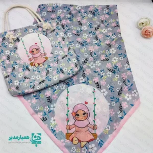 "توضیحات نظرات 💖 ست روسری و کیف دخترانه ؛ هدیه‌ای خاص و معنوی ما در همیار مدیر، ست روسری و کیف دخترانه را برای دختران دلبند شما تولید کردیم. این مجموعه زیبا با طراحی هماهنگ و رنگ‌بندی شاد، روحیه لطیف دختران مقطع ابتدایی را هدف قرار می‌دهد. ویژگی‌های متمایز ست روسری و کیف طراحان ما این محصول را با دقت فراوان برای استفاده در مجالس و جشن تکلیف آماده کردند. در ادامه با مزایای اصلی این ست آشنا می‌شوید: طراحی هماهنگ: ست بودن روسری و کیف، ظاهری آراسته و زیبا به کودک می‌بخشد. ابعاد استاندارد: ما روسری را با ابعاد ۹۰ سانتی‌متر و کیف را با ابعاد ۲۶×۲۷ سانتی‌متر طراحی کردیم تا با جثه دختران ابتدایی متناسب باشد. جنس باکیفیت: استفاده از پارچه مرغوب، ماندگاری بالای محصول را در استفاده روزمره تضمین می‌کند. چرا این ست هدیه‌ای ماندگار است؟ این محصول تنها یک ست لباس نیست؛ ما آن را به عنوان یک «هدیه فرهنگی» برای خاطره‌سازی در دوران کودکی خلق کردیم. اگر به دنبال هدیه‌ای باکیفیت برای مناسبت‌های زیر هستید، این ست بهترین انتخاب است: جشن تکلیف روز دختر مناسبت‌های مذهبی و ملی با هدیه دادن این ست زیبا، دختران، حس اعتمادبه‌نفس و آراستگی را با لذتی دوچندان تجربه می‌کنند. این هدیه در جشن‌ها خوش می‌درخشد و در استفاده روزمره، همراهی صمیمی برای آن‌ها باقی می‌ماند."