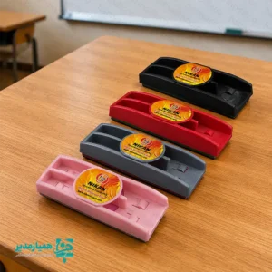 تخته پاک‌کن مغناطیسی جای ماژیک‌دار؛ نظم و کارایی در کلاس درس 🏫✨ تخته پاک‌کن جای ماژیک‌دار، یک ابزار هوشمندانه و کلیدی برای کلاس‌های درس مدرن و محیط‌های آموزشی پویا است. این محصول با طراحی ارگونومیک و مهندسی‌شده، علاوه بر قدرت پاک‌کنندگی فوق‌العاده، راهکاری عالی برای نظم‌بخشی به فضای آموزشی ارائه می‌دهد. تعبیه فضای مخصوص برای قرارگیری دو عدد ماژیک بر روی بدنه، مانع از گم‌شدن یا افتادن ماژیک‌ها شده و دسترسی سریع مدرس به ابزار نوشتار را فراهم می‌کند. 🖊️✅ بدنه این محصول از متریال پلاستیک فشرده باکیفیت ساخته شده و کفی آن دارای بافت نرم و متراکم است که بدون ایجاد کوچک‌ترین خط و خش یا سایگی، سطح تخته وایت‌برد را کاملاً تمیز می‌کند. وزن سبک و ابعاد متناسب آن باعث می‌شود تا در استفاده‌های طولانی‌مدت، هیچ‌گونه خستگی در مچ دست احساس نشود. 🧼🛡️ ویژگی‌های فنی و برتری‌های محصول 🔍 📍 طراحی دوکاره: پاک‌کننده قدرتمند به همراه جایگاه نگهداری ۲ عدد ماژیک 💎 کیفیت ساخت: بدنه مقاوم و کفی با بافت نرم (بدون آسیب به سطح تخته) 🎨 تنوع رنگی: ارائه در رنگ‌های جذاب (آبی، قرمز، طوسی، نارنجی، صورتی، مشکی و سبز) 📏 ابعاد استاندارد: ۱۵×۴ سانتی‌متر (طراحی ارگونومیک برای کنترل بهتر) ⚖️ وزن: حدود 40 گرم (بسیار سبک و خوش‌دست برای معلمان و دانش‌آموزان) 🚀 کاربرد: ایده‌آل برای مدارس، دانشگاه‌ها، آموزشگاه‌ها و اتاق‌های جلسات مزایای استفاده در محیط آموزشی 🏫 استفاده از این تخته پاک‌کن حرفه‌ای، به محیط آموزشی شما نظم بخشیده و فرآیند تدریس را سرعت می‌بخشد. به دلیل ارسال رنگ‌بندی به صورت رندوم، تنوع بصری جذابی در سفارش‌های عمده برای کلاس‌های درس ایجاد خواهد شد که برای دانش‌آموزان نیز خوشایند است. 🌈👨‍🏫