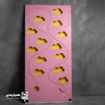 "🎢 بازی گروهی چوبی مسیر پرماجرا جذاب‌ترین چالش تعادلی و تمرکزی برای پویایی زنگ تفریح مدارس و مراکز بازی یکی از دغدغه‌های اصلی مدیران و مربیان در مدارس، هدایت انرژی دانش‌آموزان در زنگ‌های تفریح به سمت فعالیت‌های حرکتی و فکری مثبت است. بازی چوبی مسیر پرماجرا دقیقاً با همین هدف طراحی شده است. این سازه ایستاده چوبی با قامت بلند و رنگ‌آمیزی شاداب، توجه هر بیننده‌ای را به خود جلب می‌کند. مکانیزم تعاملی بازی بسیار ساده اما در عین حال چالش‌برانگیز است؛ بازیکن با به دست گرفتن نخ‌های متصل به حلقه، باید گوی فلزی را در طول یک خط مارپیچ جادویی حرکت دهد و از روی حفره‌های متعدد عبور دهد. سقوط گوی در هر یک از حفره‌ها یعنی بازگشت به نقطه شروع! 🎮 چطور بازی کنیم و چه مهارت‌هایی تقویت می‌شود؟ شاید در نگاه اول ساده به نظر برسد، اما عبور دادن گوی با سرعت بالا و بدون سقوط، نیازمند هماهنگی بالایی میان چشم، دست و مغز است. بازیکن باید کشش هر دو سمت طناب را به خوبی مدیریت کند. این بازی اهداف آموزشی و تربیتی زیر را دنبال می‌کند: 💡 افزایش فوق‌العاده دقت و تمرکز : به ویژه برای دانش‌آموزانی که نیاز به تمرین‌های تمرکزی دارند. 🤝 ایجاد رقابت سازنده و رکوردی: بچه‌ها می‌توانند با ثبت تایم‌های مختلف، مسابقات هیجان‌انگیزی را در راهروهای مدرسه برگزار کنند. 🧠 هماهنگی عصب و عضله: تقویت کنترل عضلات ظریف دست و تخمین فواصل. ⚙️ مشخصات فنی و ظاهری سازه ویژگی‌های ساختاری توضیحات تکمیلی محصول 🪵 جنس بدنه اصلی چوب باکیفیت و مستحکم 🎨 تنوع طرح و رنگ ارائه شده در دو مدل پرطرفدار ابر صورتی با بک‌گراند زرد و اشکال هندسی فیروزه‌ای با بک‌گراند نارنجی 🏫 محیط‌های مناسب استفاده راهروی مدارس ابتدایی و متوسطه، مهدکودک‌ها، خانه‌های بازی و شهربازی‌های سرپوشیده 🛠️ نحوه قرارگیری ایستاده روی زمین (با پایه‌های ایمن ضد واژگونی) با قابلیت اتصال به دیوار جهت امنیت بیشتر 🏫 راهکار طلایی مدارس پویا برای زنگ تفریح شاد تجهیز مدارس با ابزارهای فیزیکی که نیاز به برق و صفحه نمایش گوشی ندارند، یکی از ترندهای جهانی در آموزش مدرن است. بازی «مسیر پرماجرا» به راحتی روی دیوار یا در گوشه‌ای از راهرو نصب می‌شود و بدون اشغال فضای مفید، یک ایستگاه شادابی ماندگار برای دانش‌آموزان و حتی کادر دلسوز مدرسه در زمان استراحت ایجاد می‌کند. ✨ سفارش و شخصی‌سازی برای مدرسه شما موسسه کیمیا هنر آماده است تا این سازه بازی هیجان‌انگیز را در رنگ‌ها، ابعاد و حتی با حک کردن لوگوی اختصاصی مجتمع آموزشی شما تولید و عرضه کند.."