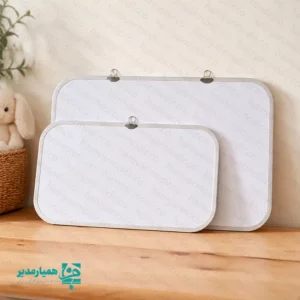  تخته وایت‌برد مدل دورو؛ فضای بی‌پایان برای خلاقیت تخته وایت‌برد مدل دورو (PVC)، با هدف ایجاد فضایی آموزشی طراحی شده است. این محصول با دارا بودن دو سطح مجزا برای نوشتن (جنس فرمیکا)، فضای بیشتری را برای نقاشی، یادگیری حروف و اعداد در اختیار کودک قرار می‌دهد. سطح این تخته از روکش وایت‌برد درجه ۱ HPL ساخته شده است که تجربه‌ای روان و لذت‌بخش از نوشتن و نقاشی را برای کودک هم فراهم می‌کند. لازم به ذکر است که این مدل خاصیت مغناطیسی ندارد و تمرکز آن بر روی سادگی و کاربری آموزشی است. یکی از ویژگی‌های متمایز این محصول، استفاده از زهوار لاستیکی (PVC) به جای زهوارهای فلزی است که علاوه بر افزایش زیبایی، ایمنی بسیار بالایی را برای محیط کودک فراهم می‌کند. همچنین این مدل به قلاب‌های آویز در پشت تخته مجهز است که امکان نصب آسان و مطمئن روی دیوار را در کوتاه‌ترین زمان ممکن می‌سازد. 🌟 چرا این محصول را انتخاب کنید؟ 💡 قابلیت دورو: دو سطح مجزا برای حداکثر استفاده در زمان نقاشی و آموزش 🛡️ ایمنی بالا: دارای زهوار لاستیکی (PVC) بدون لبه‌های تیز ✏️ کیفیت عالی سطح: روکش وایت‌برد درجه ۱ با قابلیت پاک‌شوندگی آسان 📏 ابعاد متنوع: موجود در سایزهای استاندارد برای نیازهای مختلف کودک 🪝 نصب سریع: مجهز به قلاب آویز برای نصب روی دیوار
