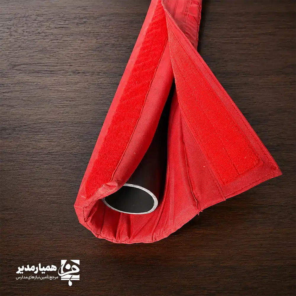 فوم های ضربه گیر 🛡️ فوم ضربهگیر دیواری و ستونی؛ ضامنِ ایمنی در محیطِ آموزشی مدیران و معاونان عزیز! محیطِ مدرسه یا سالنِ ورزشی باید فضایی کاملاً امن برای فعالیتِ دانشآموزان باشد. فومِ ضربهگیر، بهترین راهکار برای پوششِ لبههایِ خطرناکِ دیوارها و ستونهاست. این محصول، شدتِ ضربه را هنگامِ برخوردِ احتمالی به حداقل میرساند. ✨ ما این فوم را با تراکمِ بالا طراحی کردیم تا بالاترین سطحِ محافظت را ارائه دهد. روکشِ مقاوم و قابلِ شستوشویِ این محصول، دوامِ آن را در استفادههایِ طولانیمدت تضمین میکند. با این فومها، نگرانی بابتِ آسیبدیدگیهایِ ناشی از برخورد با سطوحِ سخت را برای همیشه کنار بگذارید. 🛡️ نکته سایز این محصول متغییر هست. چرا ضربهگیرهای فومی، انتخابی ضروری هستند؟ ✅ ایمنیِ حداکثری: جذبِ ضربه و جلوگیری از آسیبدیدگی در حینِ ورزش و بازی. ⚡ ✅ نصبِ آسان و سریع: امکانِ اتصالِ راحت به دیوارها و ستونها با نوار چسب یا بستهایِ مخصوص. 🛠️ ✅ بهداشتِ آسان: روکشِ قابلِ شستوشو، نظافتِ مداومِ محیطِ مدرسه را ساده میکند. 🧼 ✅ پوششِ کامل: طراحیِ استاندارد برایِ ایمنسازیِ گوشهها و لبههایِ تیزِ خطرناک. 📐 ✅ زیبایی و نظم: علاوه بر ایمنی، ظاهری منظم و حرفهای به فضایِ ورزشیِ شما میبخشد. 🎨 فضایِ بازی را به محیطی امن و شاد تبدیل کنید! با نصبِ این ضربهگیرها، محیطِ آموزشی را برای فعالیتهایِ بدنی کودکان و نوجوانان ایمن کنید. آرامشِ خاطرِ اولیا و معلمان، اولین نتیجهیِ استفاده از این تجهیزاتِ ایمنی است. 🏫